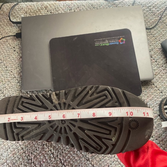 - 🦊Ugg NWOT Big Kids leather studded boots. EUC. All studs in place. 👏 - Picture 15 of 16